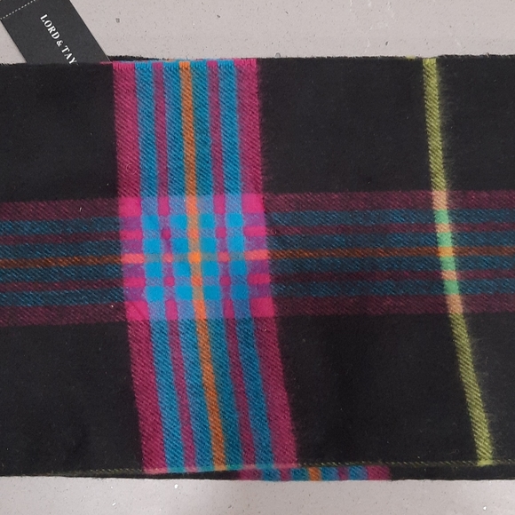 Lord & Taylor scarf - Picture 2 of 2